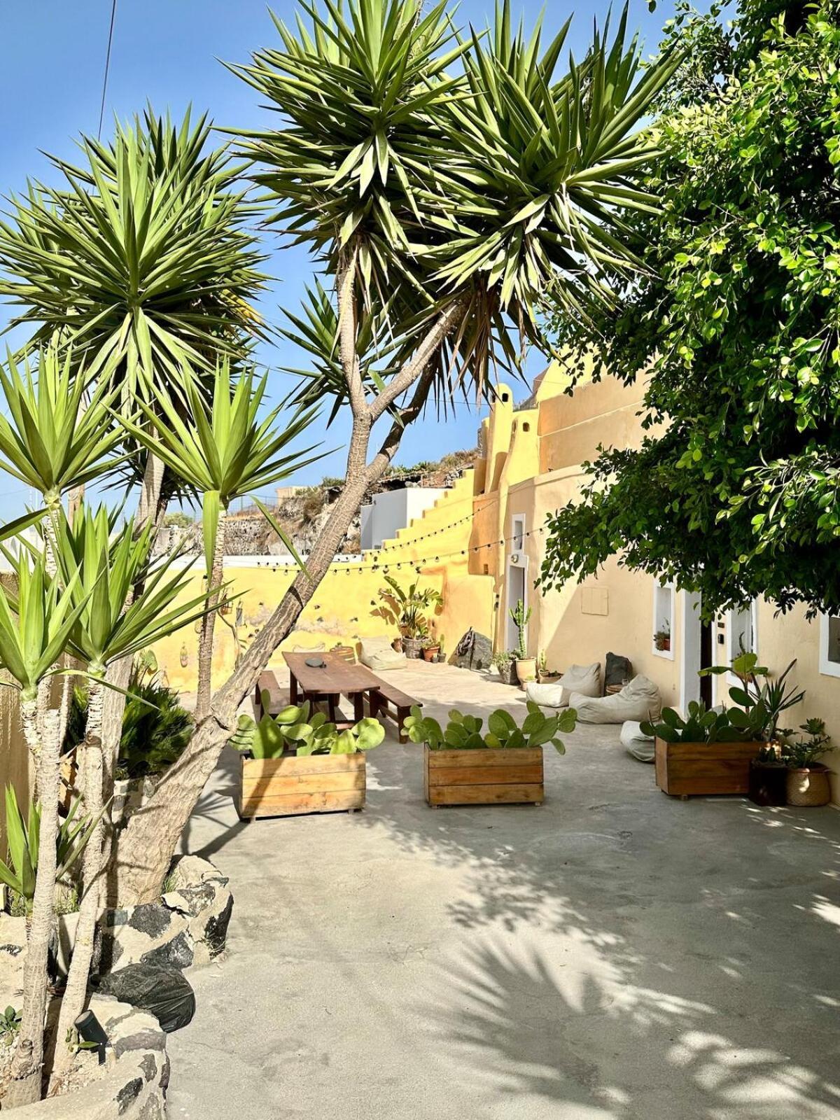 Caval I Hotel Fira  Exterior photo
